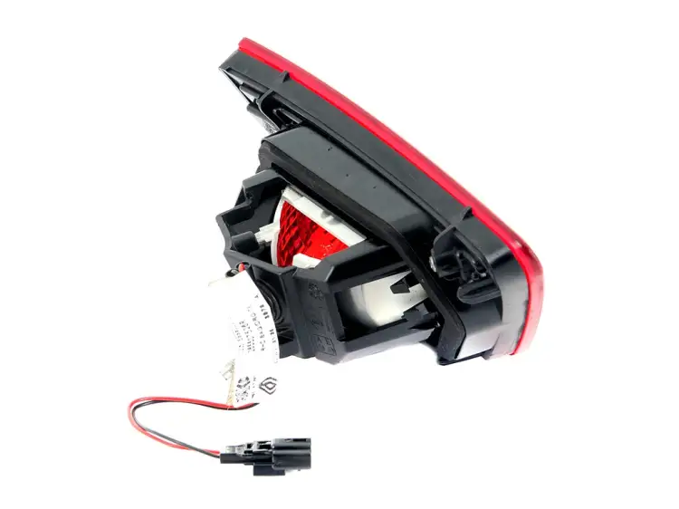 LAMPA PRAWA TYLNA W KLAPE HB 3