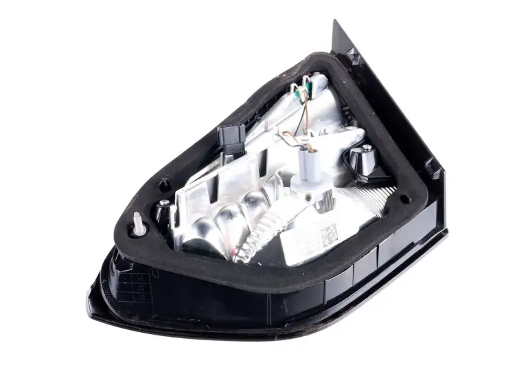 LAMPA TYLNA LEWA KLAPA BAGAŻNIKA 2