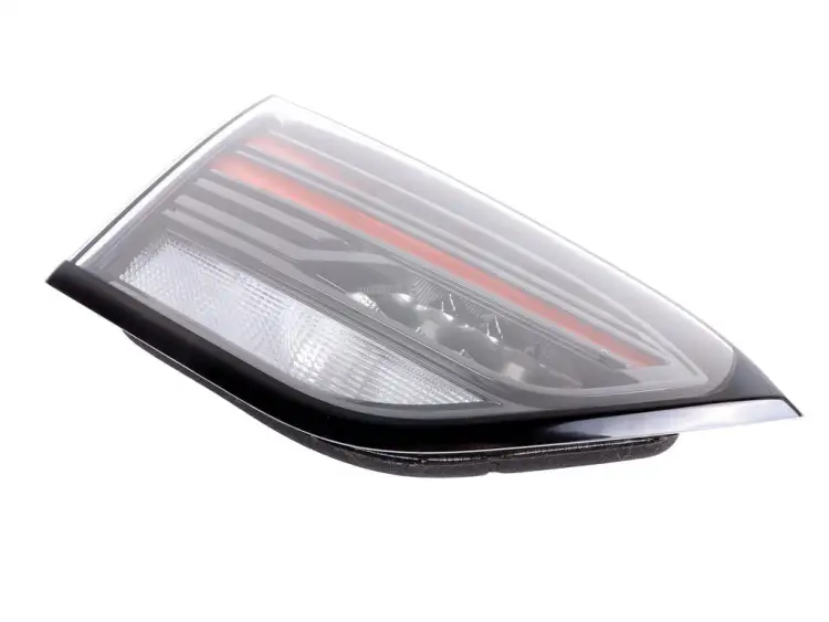 LAMPA TYLNA LEWA KLAPA BAGAŻNIKA 5
