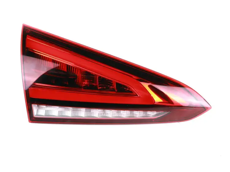 LAMPA LEWA TYLNA W KLAPE UK