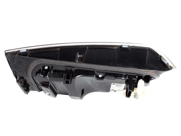 LAMPA LED PRAWA TYLNA W KLAPĘ UK 2