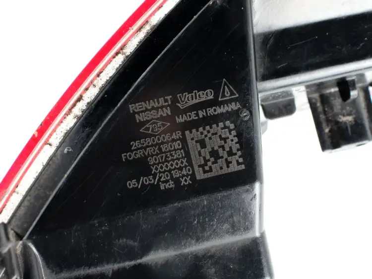 LAMPA PRAWA TYLNA PRZECIWMGIELNA ZDERZAKA UK 6