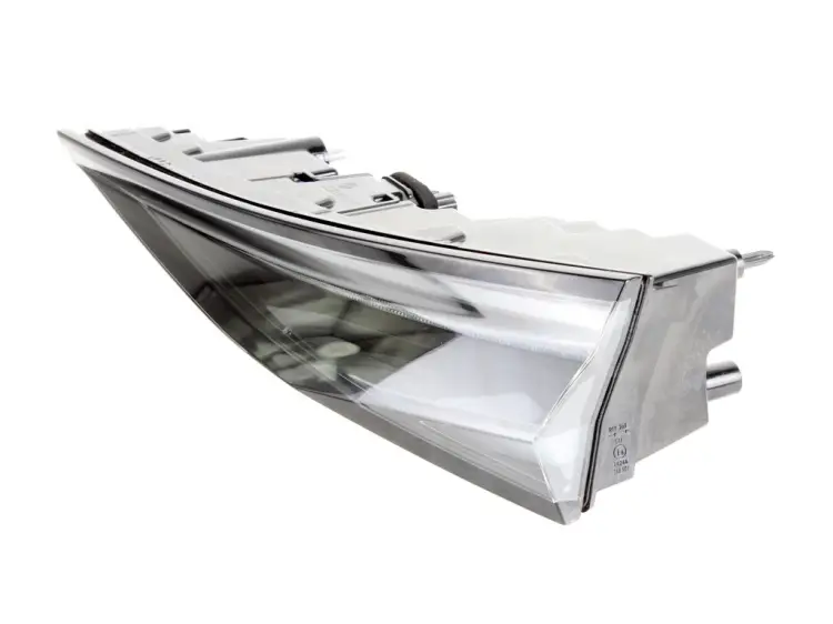 LAMPA PRAWA TYLNA W KLAPĘ 1