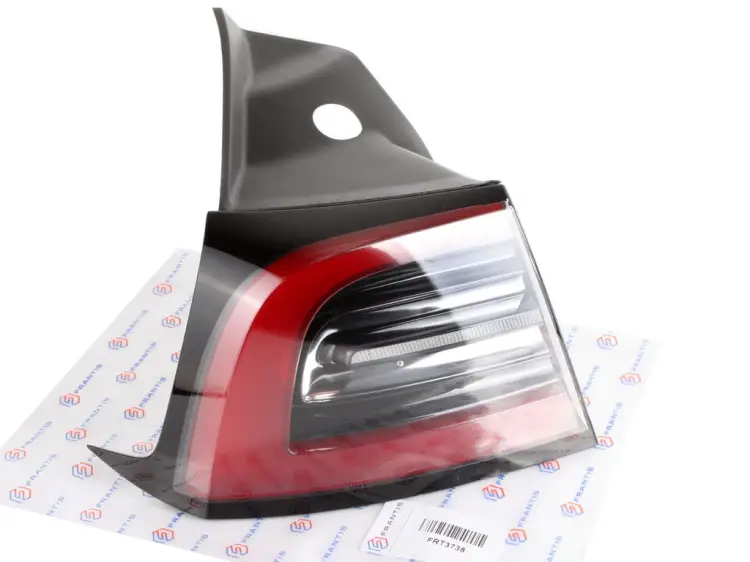 LAMPA LEWA TYLNA W BŁOTNIK 