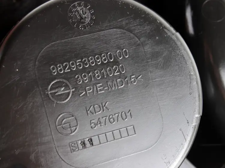 OSŁONA TUNELU ŚRODKOWEGO UCHWYT NA KUBKI 5